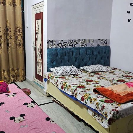 Aparna Niwas Home Stay Family Friendly Варанаси Экстерьер фото